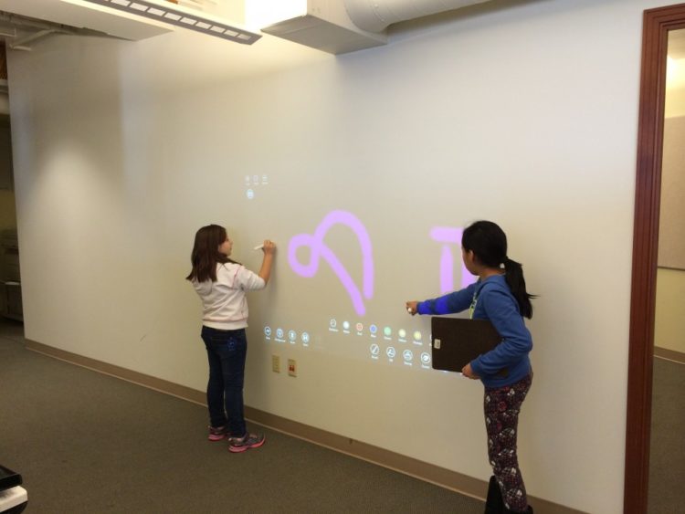 3 Slideshow Ubi Interactive Displays