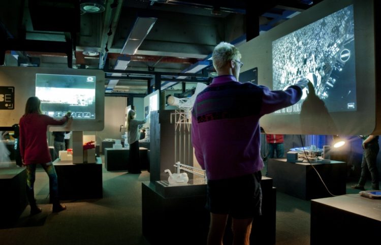 5 Slideshow Ubi Interactive Displays