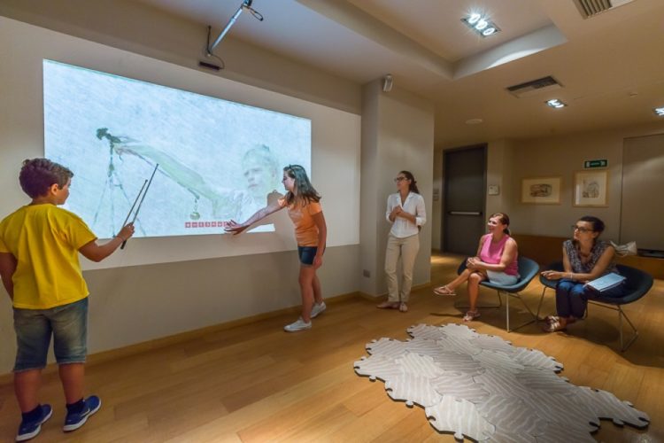 6 Slideshow Ubi Interactive Displays